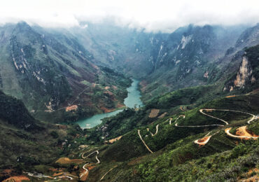 large-2View-from-Ma-Pi-Leng-Pass-to-Nho-Que-river-1556540408541