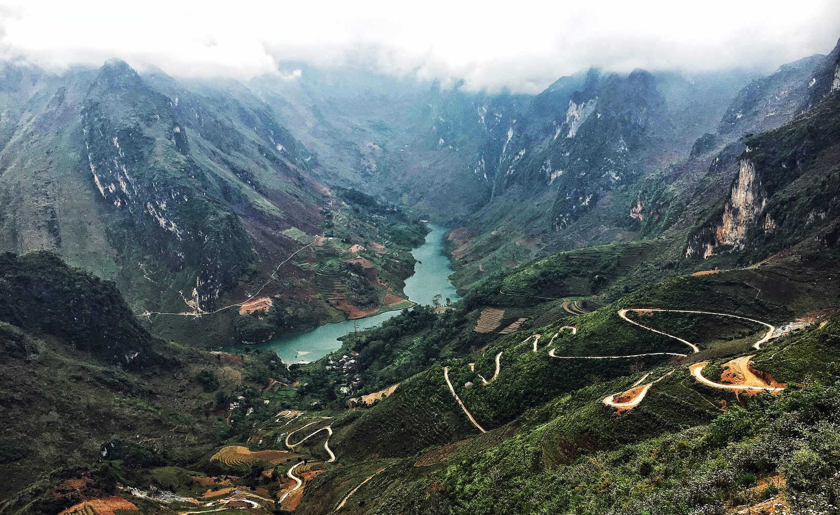 large-2View-from-Ma-Pi-Leng-Pass-to-Nho-Que-river-1556540408541