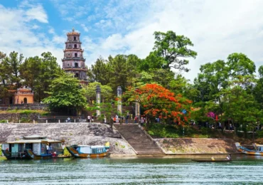 Thien-Mu-pagoda-Huong-River-Vietnam-Hue